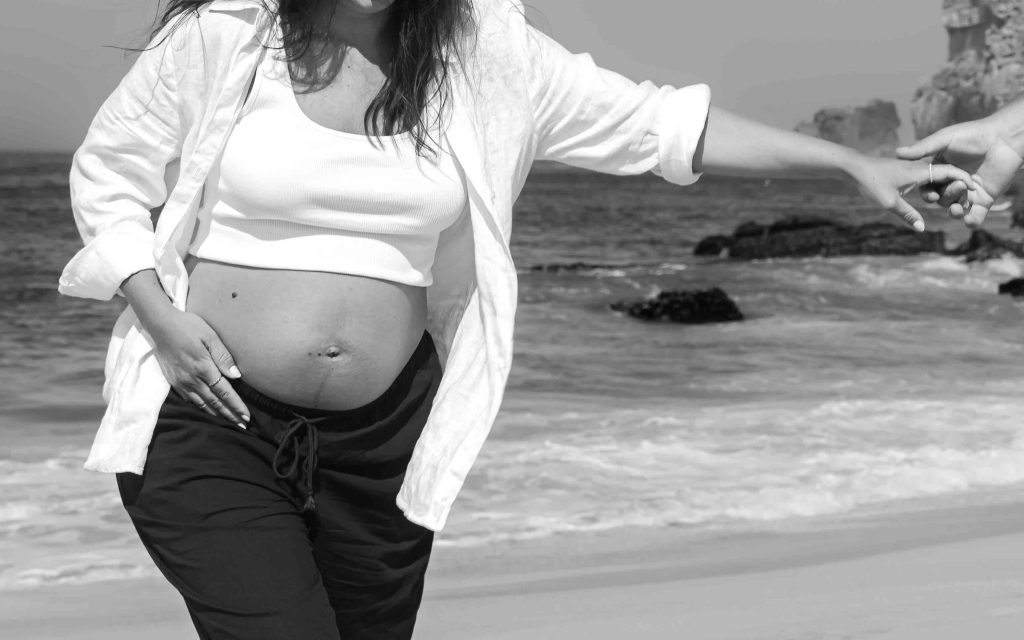 PREGNANCY photography Nazare Portugal - Kamila Weder Photography
